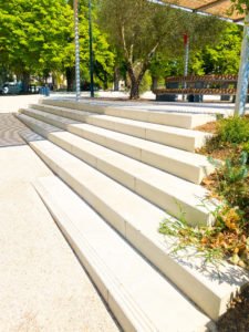 Bloc marche en béton imitation pierre calcaire à avignon